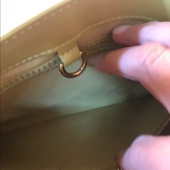 Louis Vuitton Wilshire. 9C120320F. Color is Vernis - Picture 8 of 8